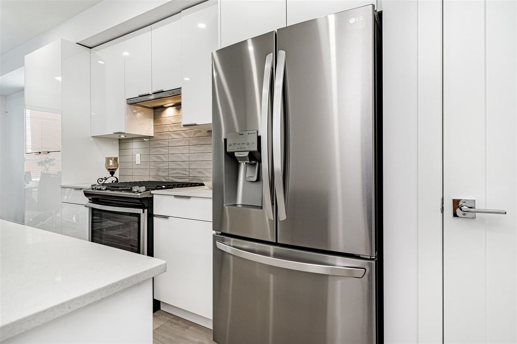 listing image 1102206939772893049