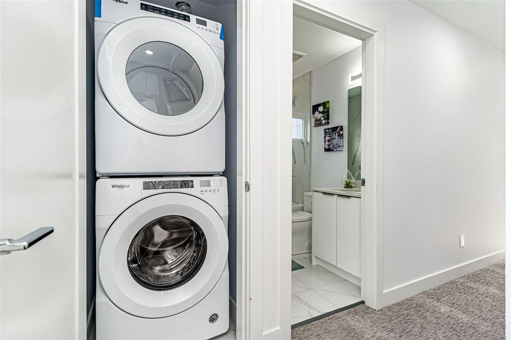 listing image 1102382025080371335