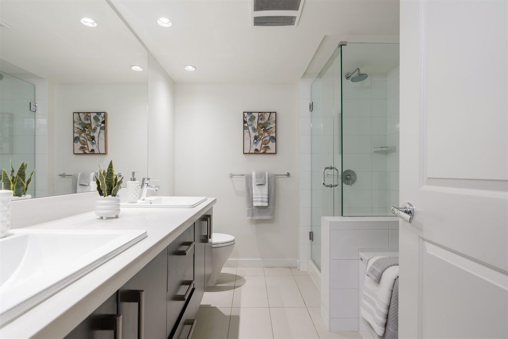 listing image 1104192931569446272