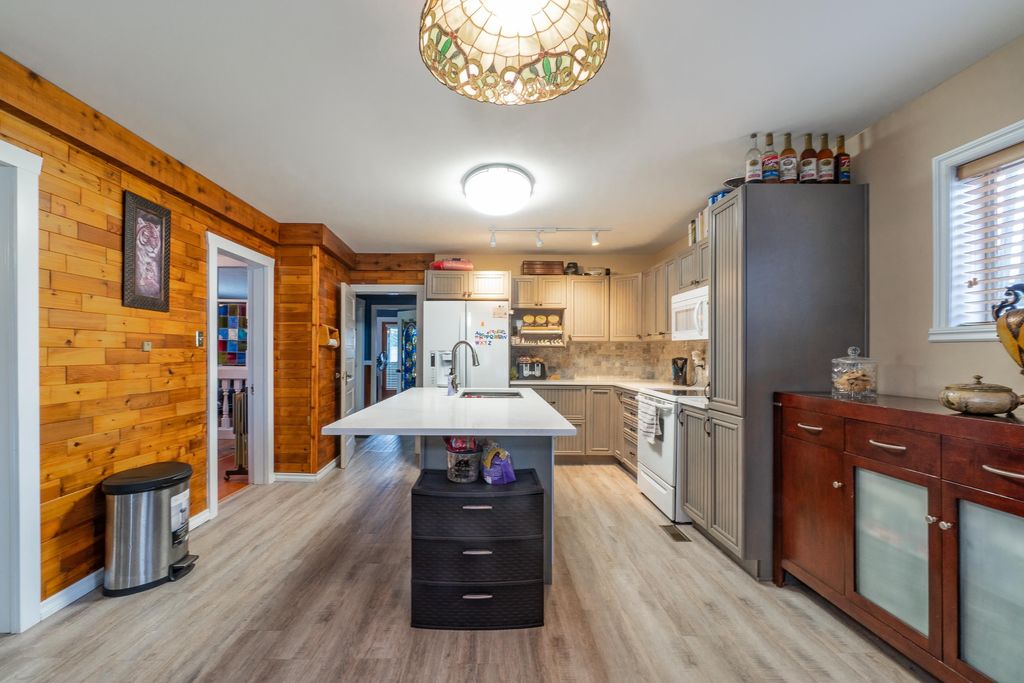 listing image 1102989739723235342