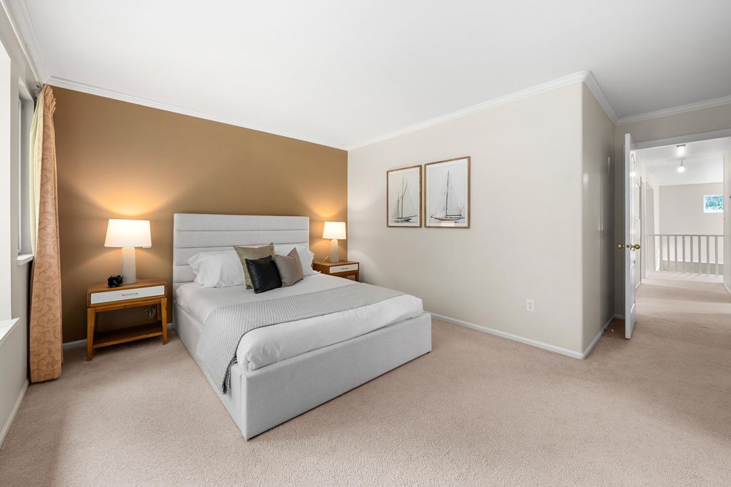 listing image 1107323042552874883