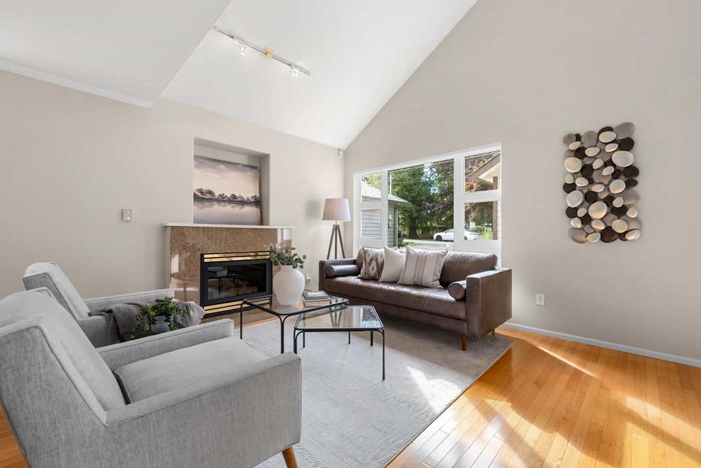 listing image 1102995797508793752