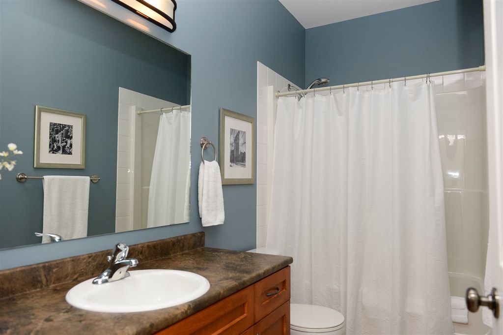 listing image 1103276708294329983