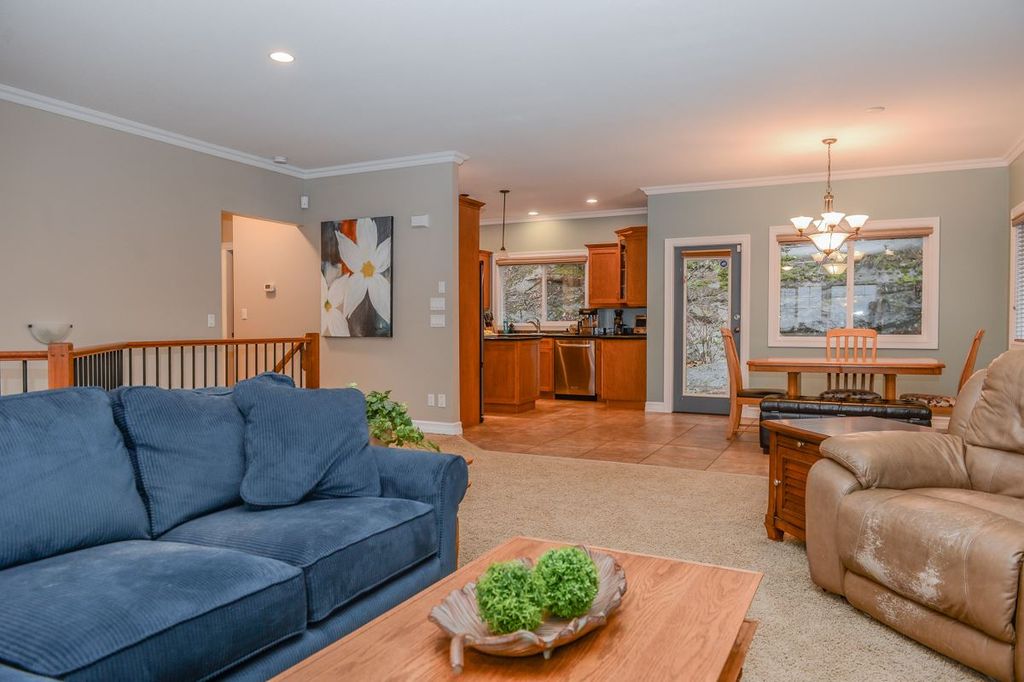 listing image 1104038165497753586