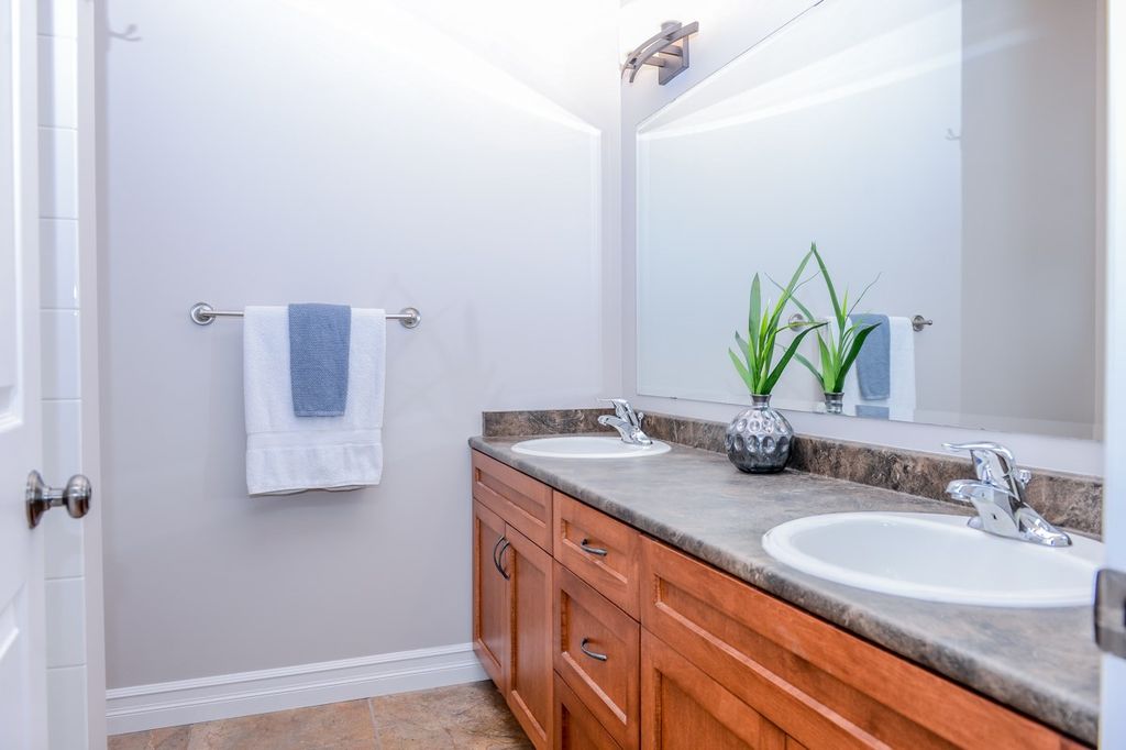 listing image 1109112494780974653