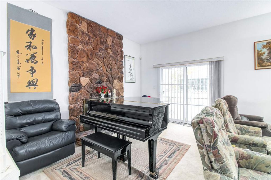 listing image 1106196221740130303