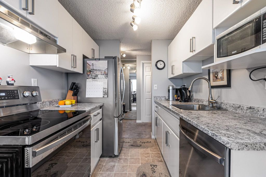 listing image 1105043711235900093