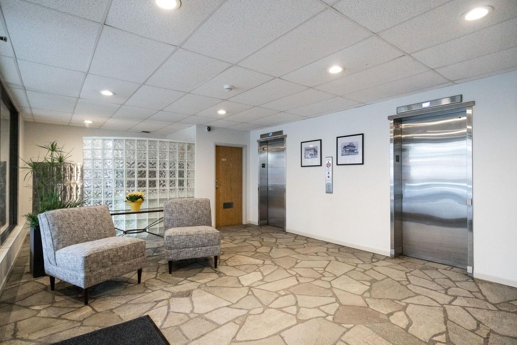 listing image 1104894990936335442