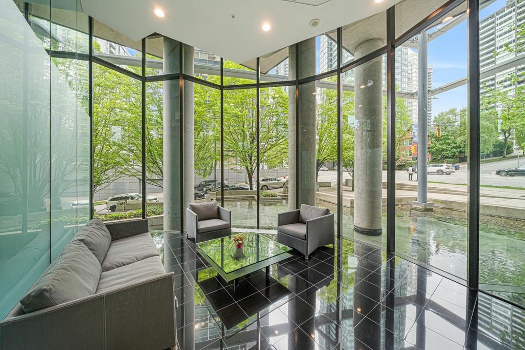 listing image 1103355428356443233