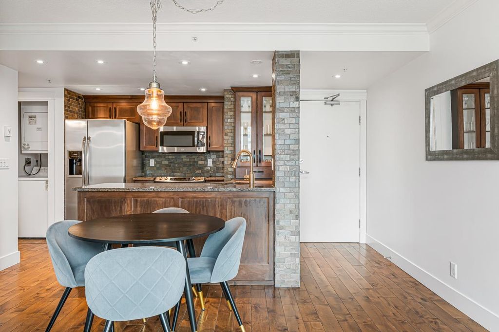 listing image 1105354950215603590