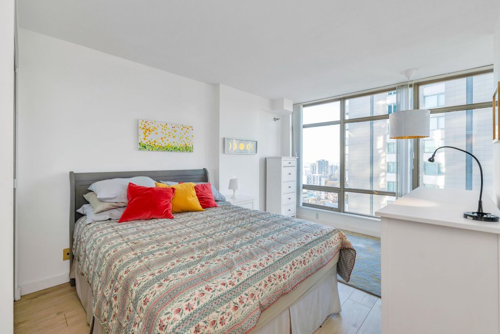 listing image 1104342095628939884