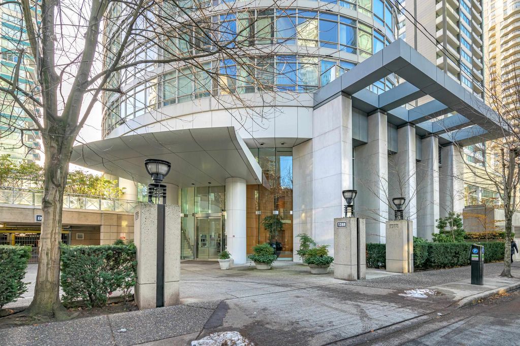 listing image 1106941169648529458