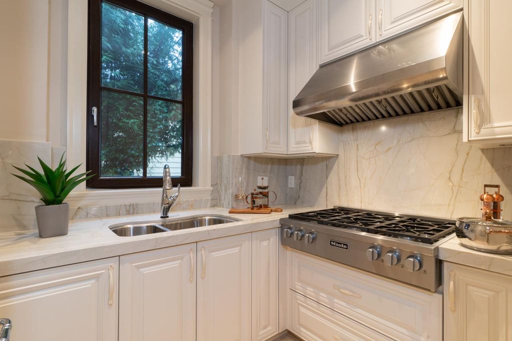 listing image 1105537633626052855