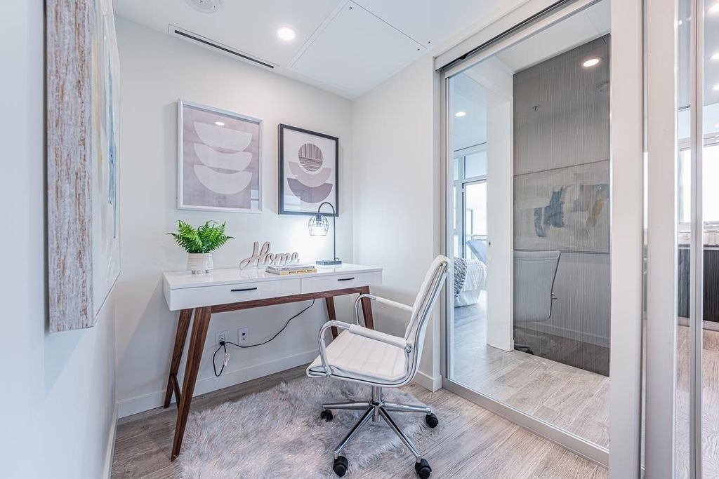 listing image 1106442137754281858