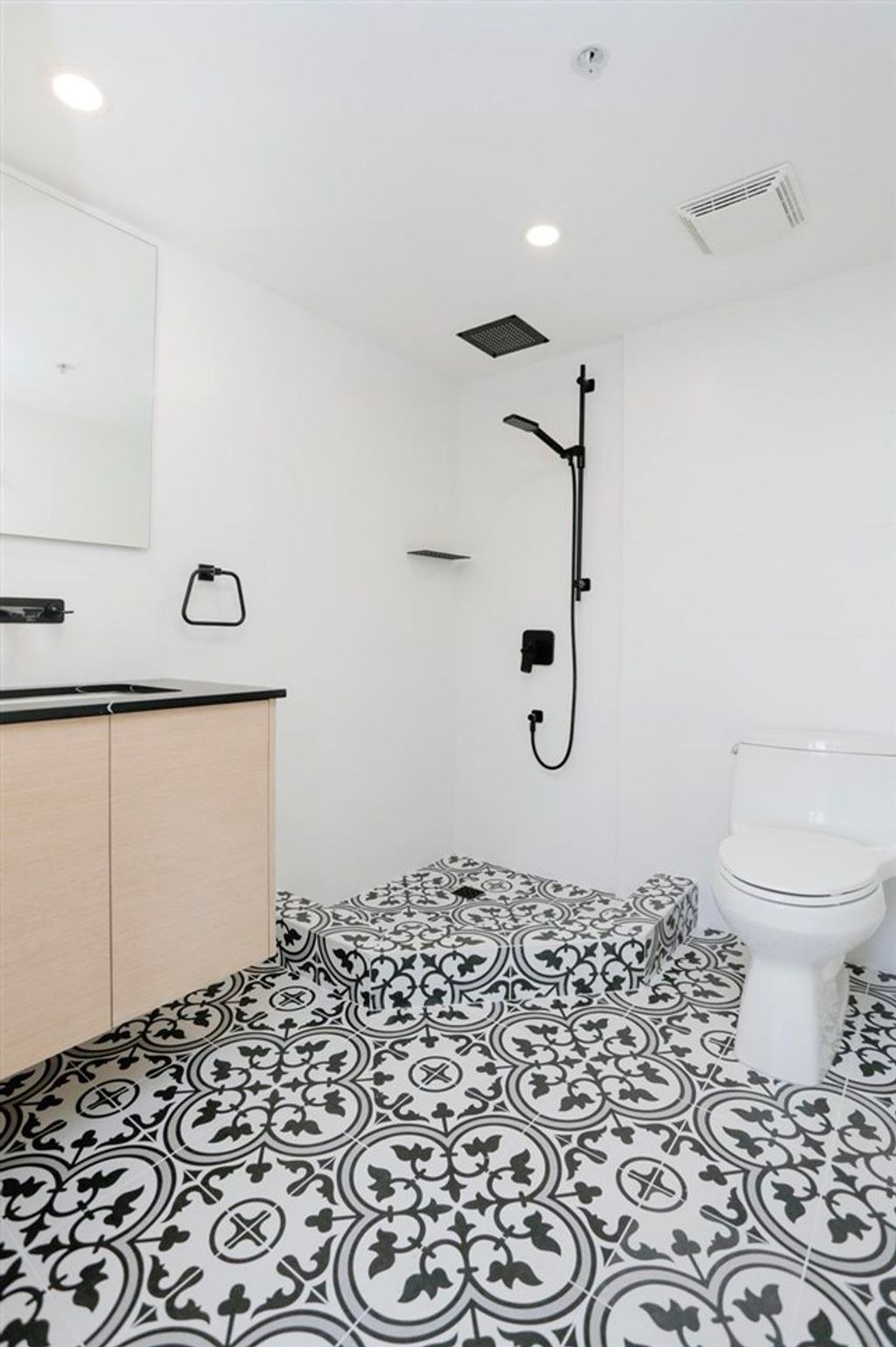 listing image 1106286374393642319