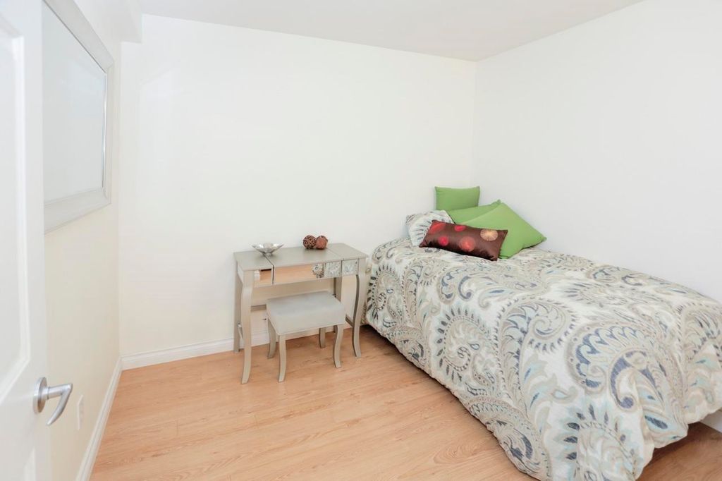 listing image 1103494185571654780