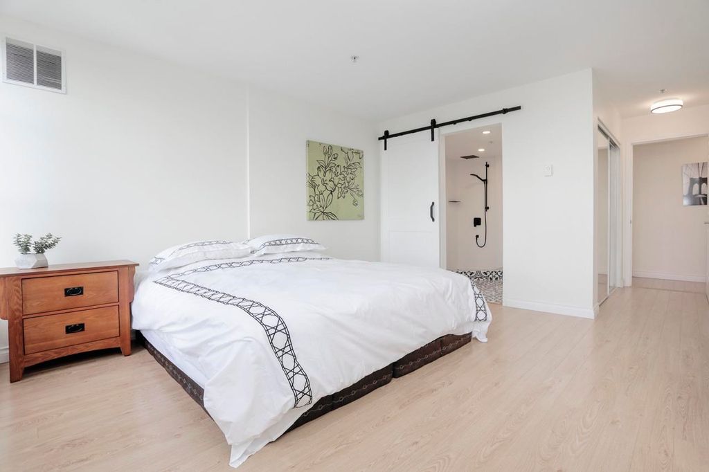 listing image 1102494280189636780