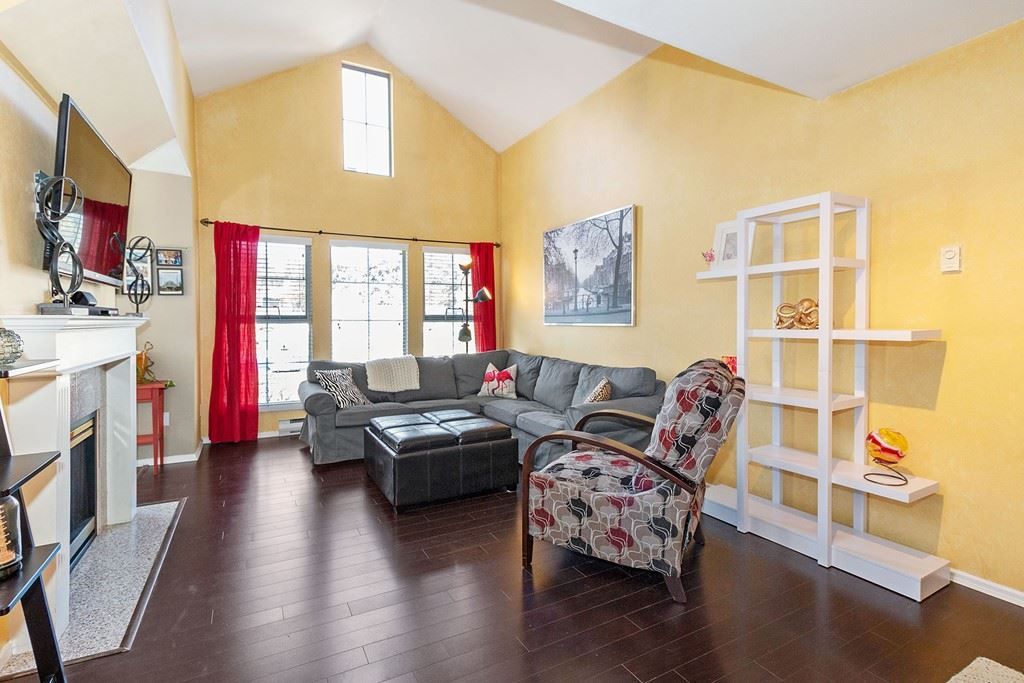 listing image 1103556973986240513