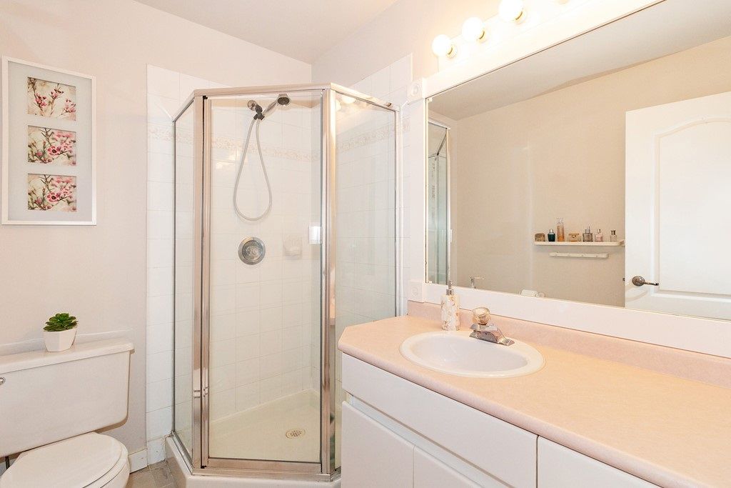 listing image 1107332085970946368