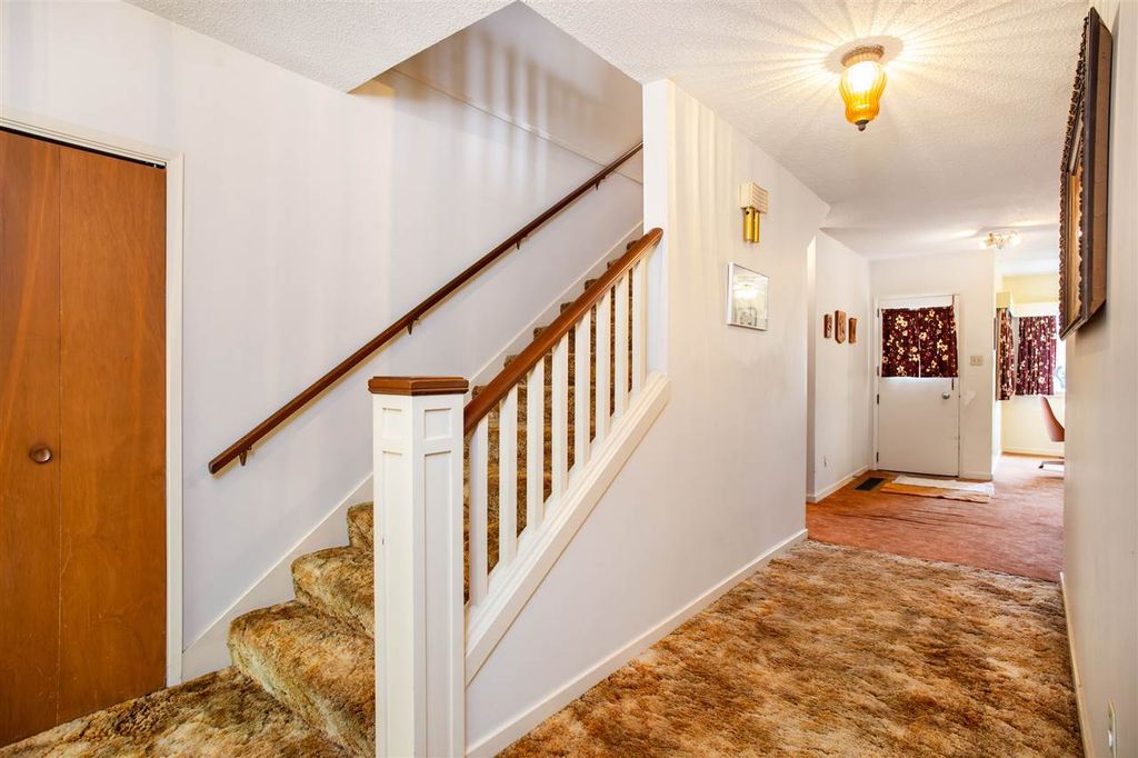 listing image 1106436357436277278