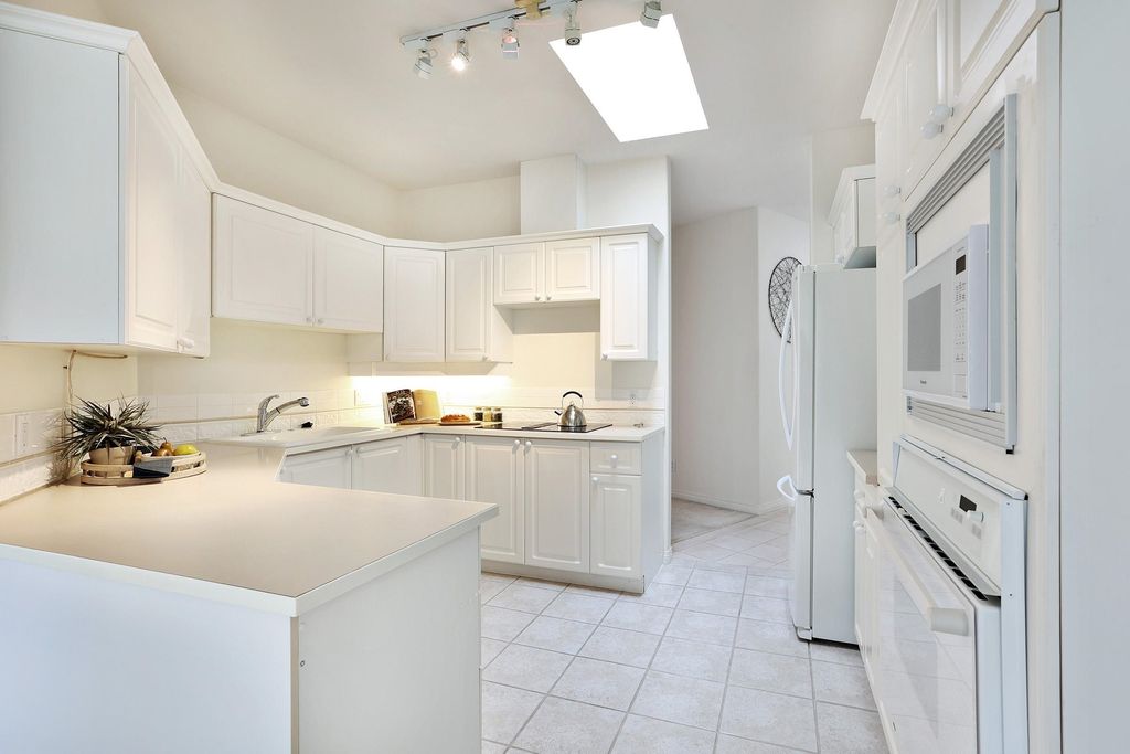 listing image 1102081339623808591