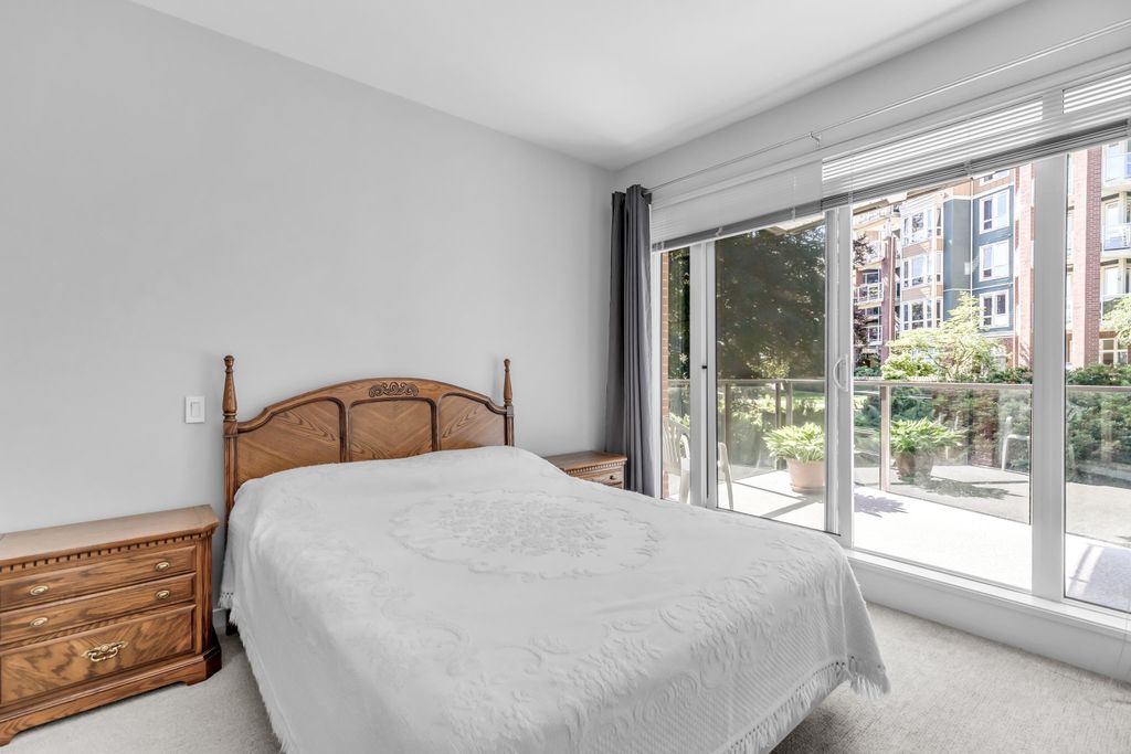 listing image 1104558372401843143