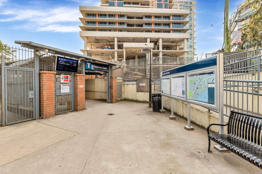 listing image 1109329904452943729