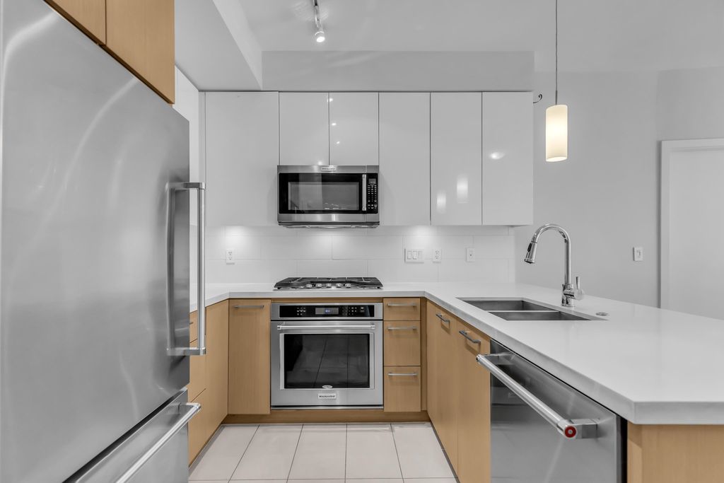listing image 1100082487279846626