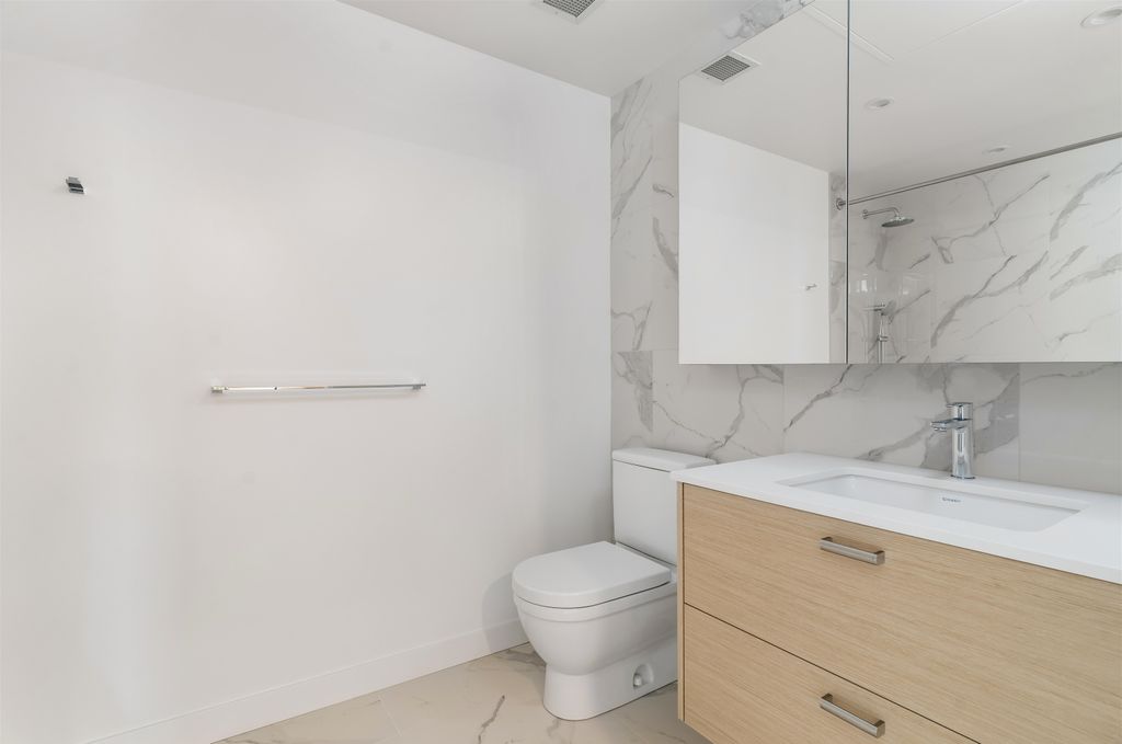 listing image 1106928363567832908