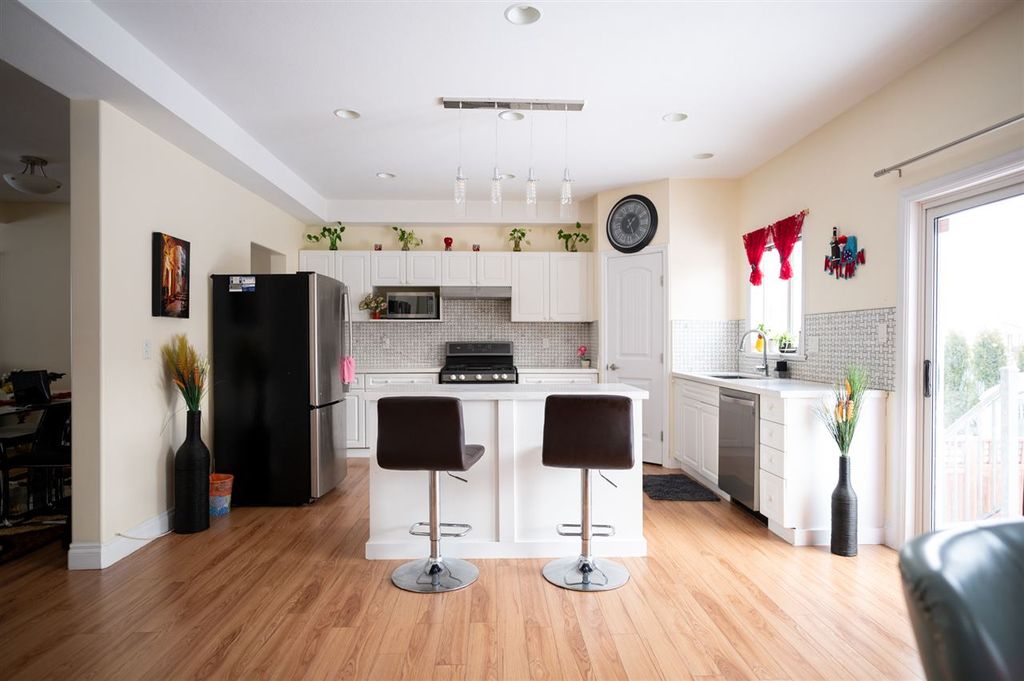 listing image 1106106694888765085