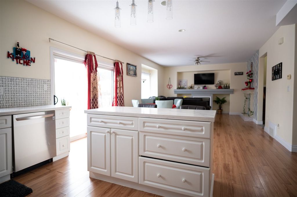 listing image 1107925244821142941