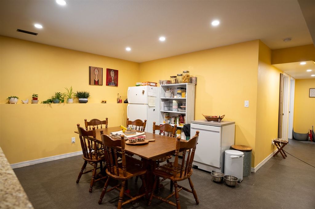 listing image 1103436810932094055
