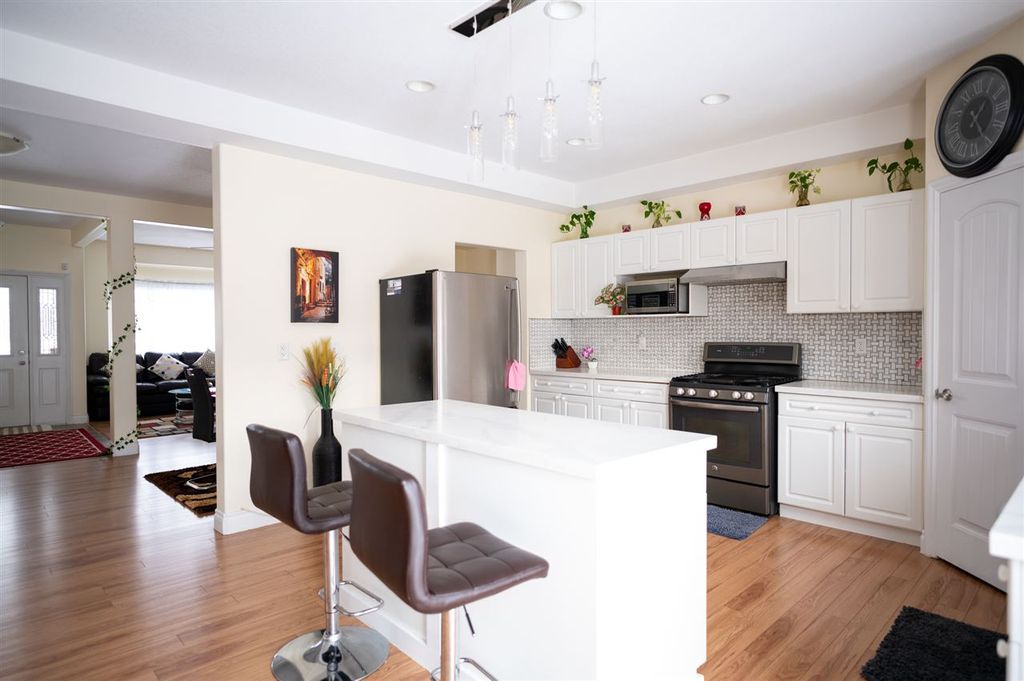 listing image 1106100896512064720