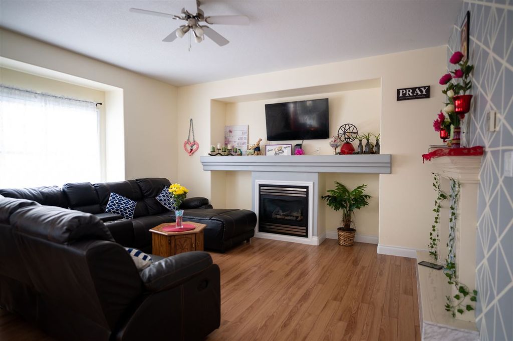 listing image 1104963360573445125