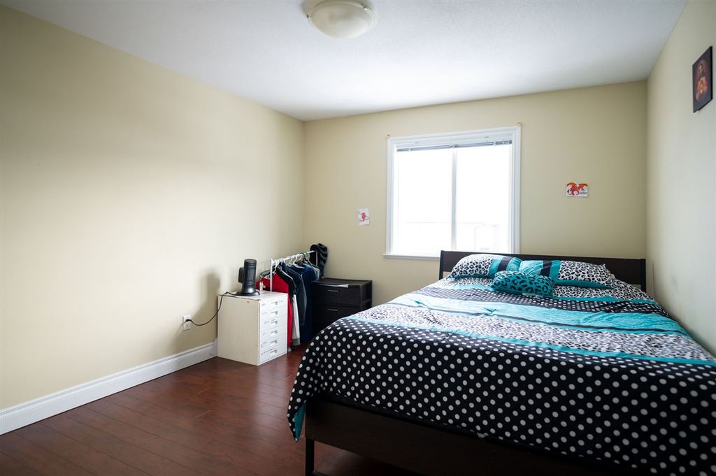 listing image 1100471700855653280