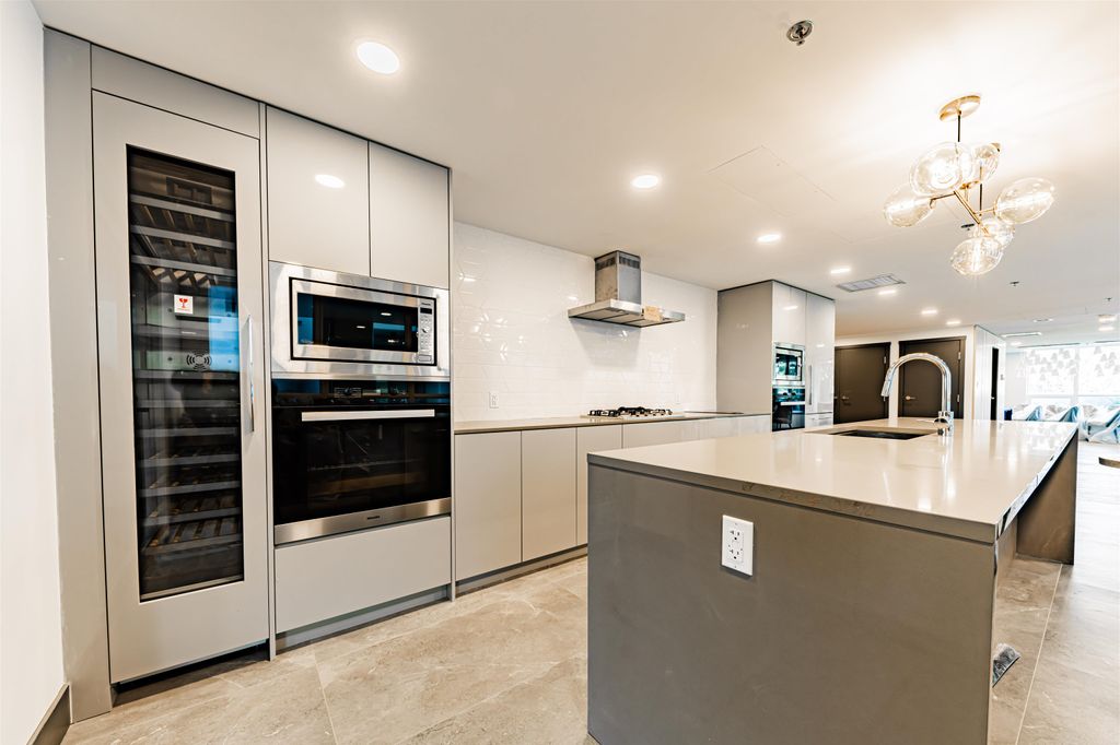listing image 1103621654583321021