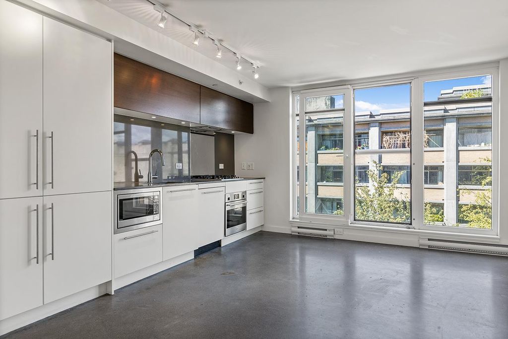 listing image 1100965766175860358