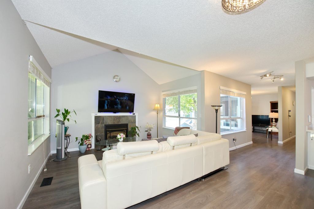 listing image 1103813130234649811