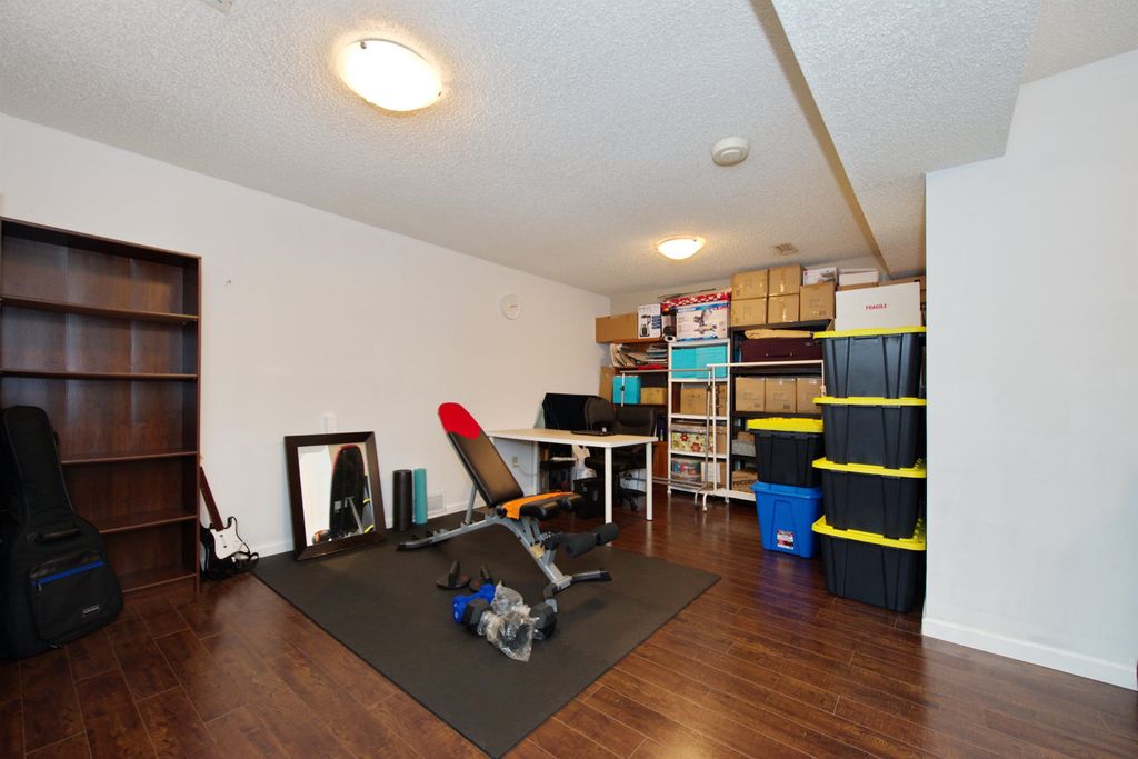 listing image 1105083834810360016