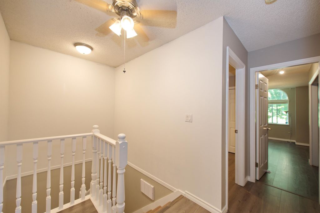 listing image 1107773853528001346