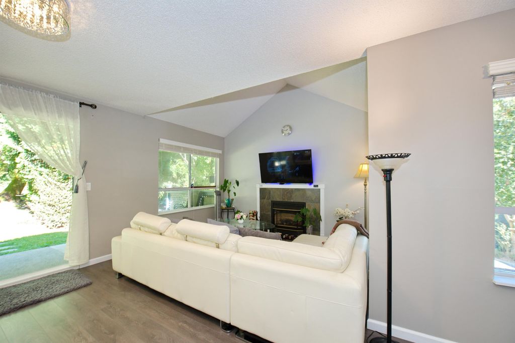 listing image 1102095558253913342