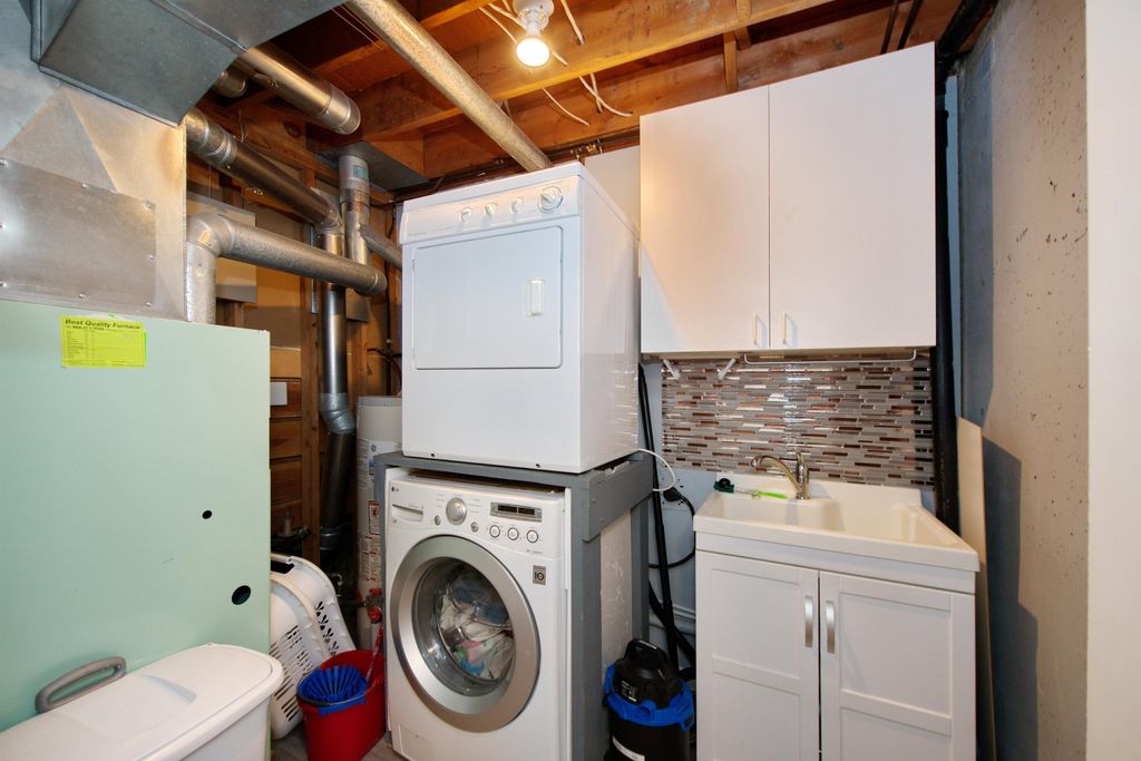 listing image 1106117863297531334