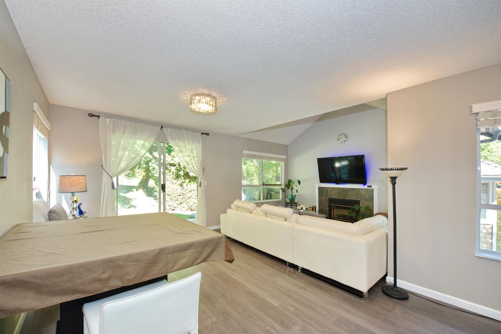 listing image 1106753131537158179