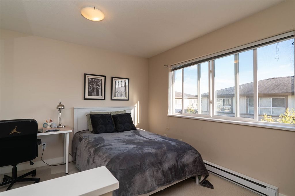 listing image 1106578633657640122
