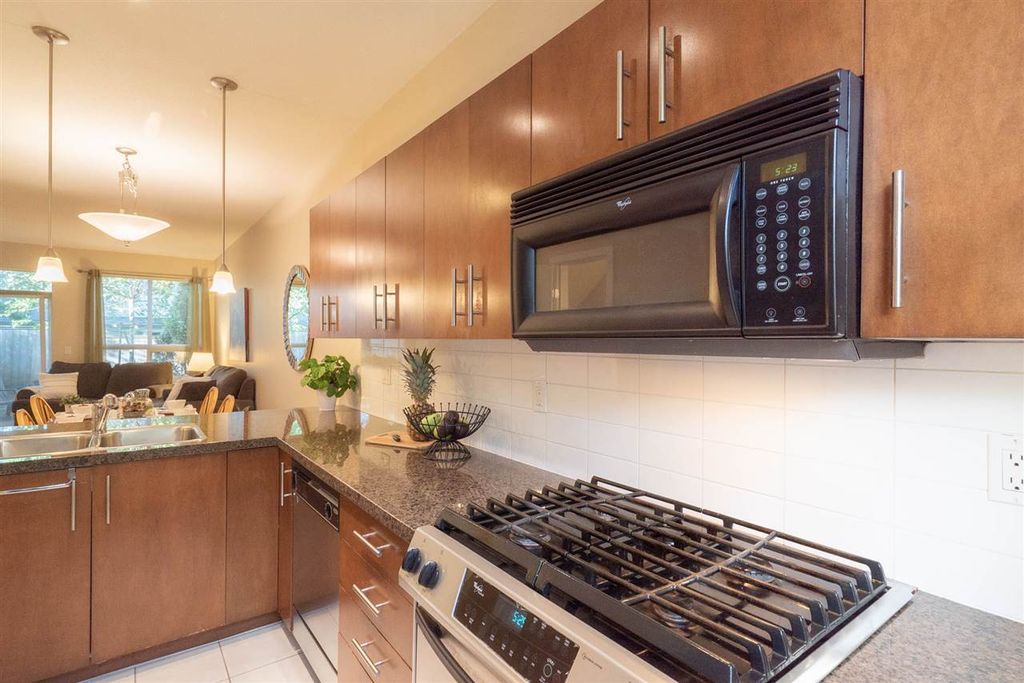 listing image 1101318342754280370