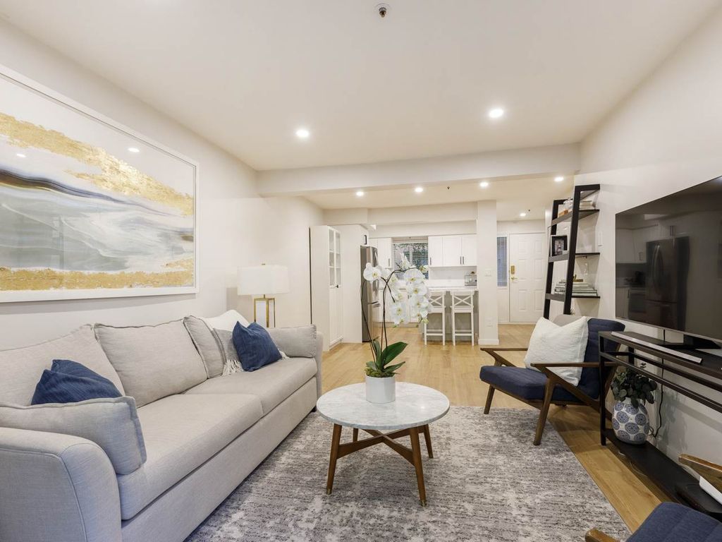 listing image 1103119153381835209