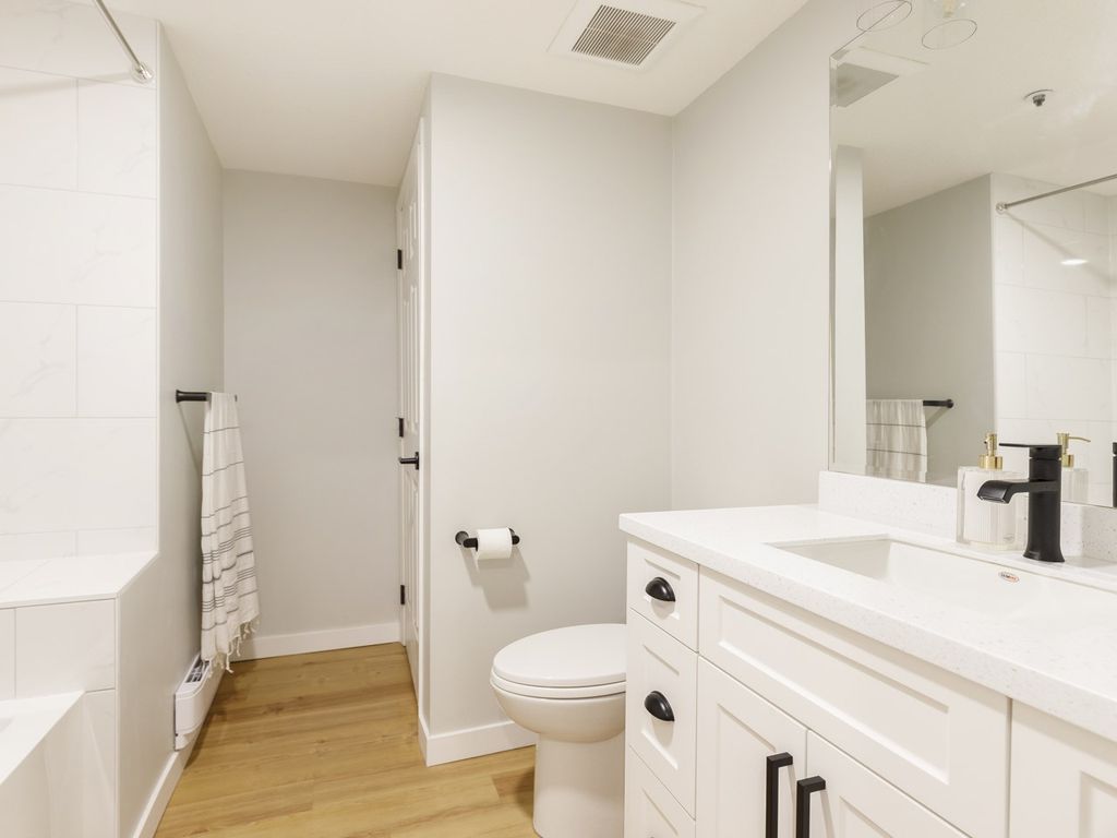 listing image 1104687916939790406