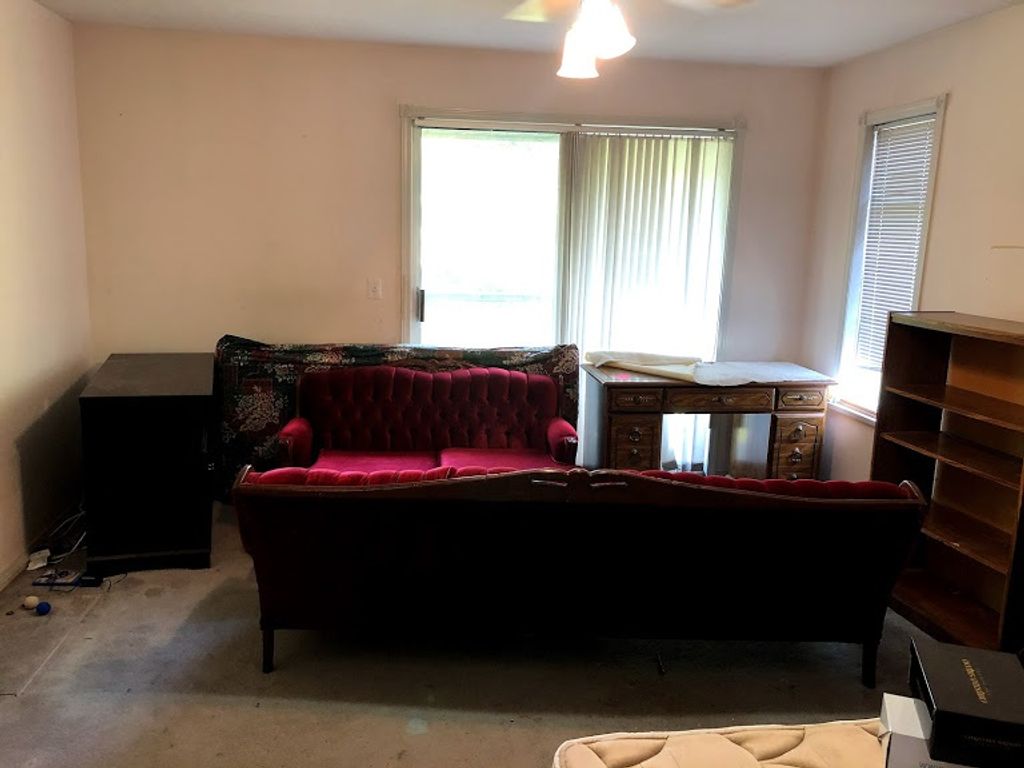 listing image 1108932059702581885