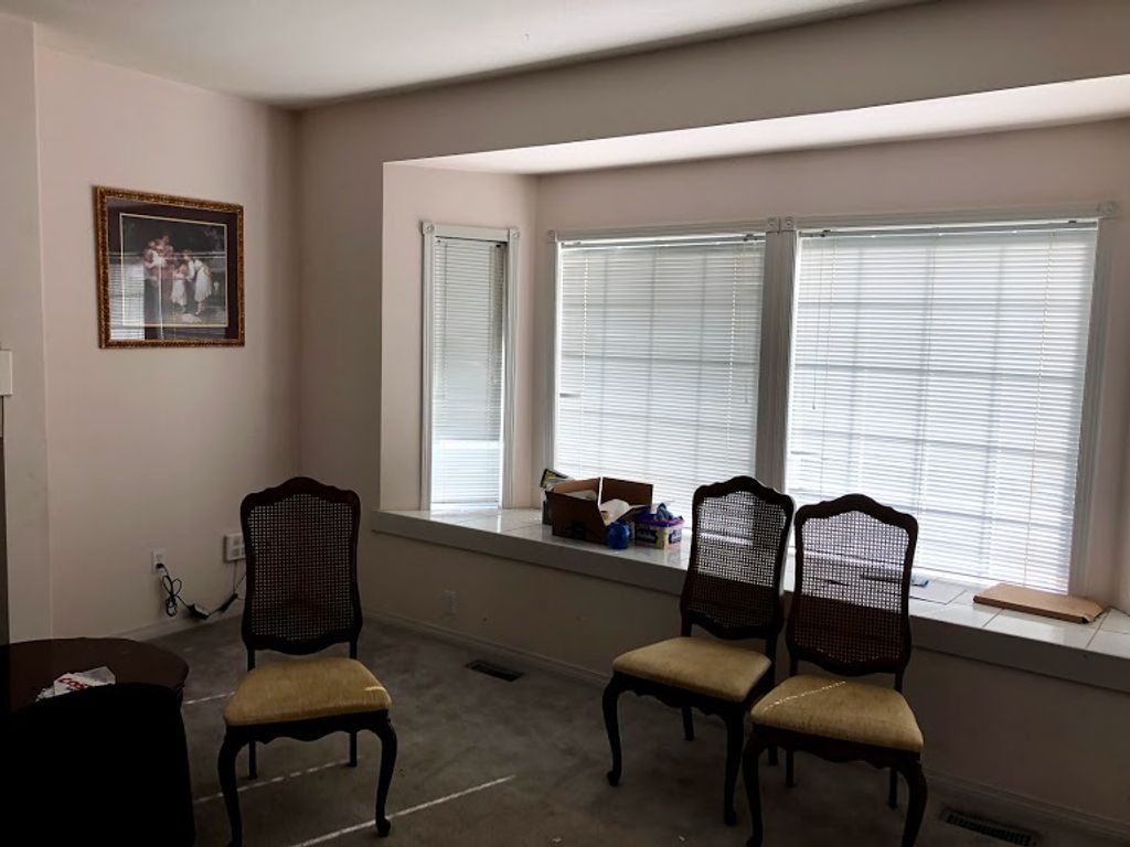listing image 1104275677602661282