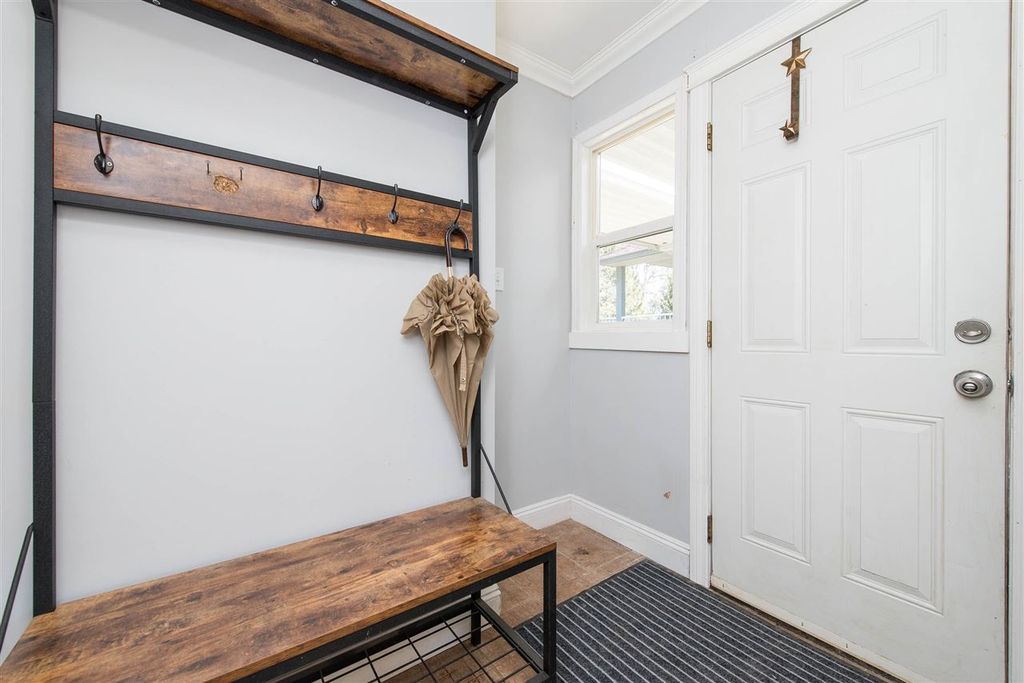 listing image 1109070512106363545